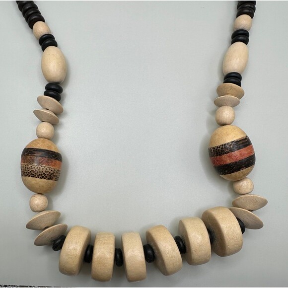 1970s Chunky‎ Wood Beaded Necklace - Picture 2 of 4